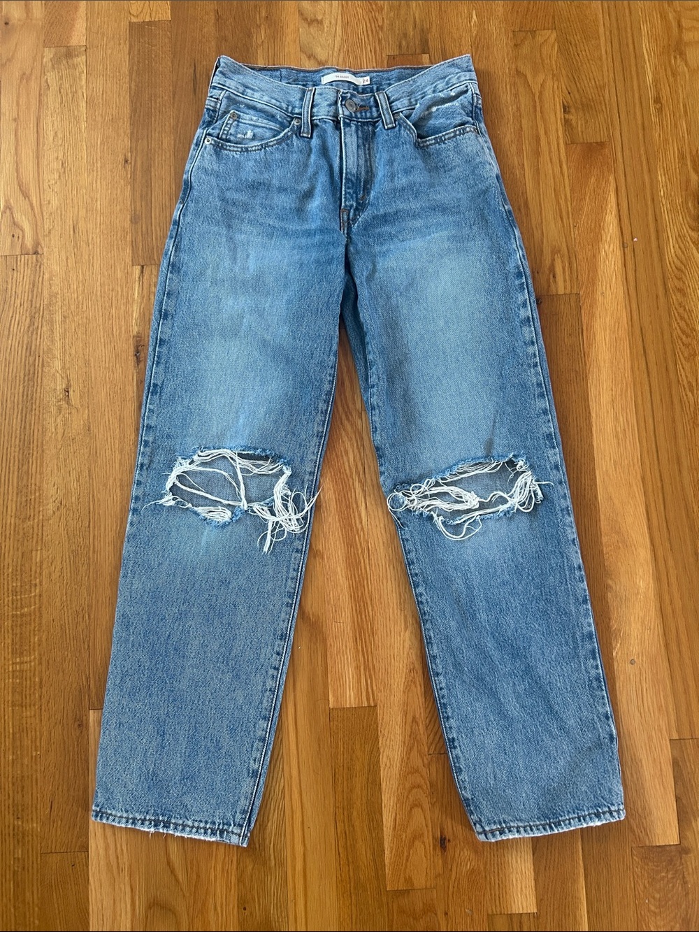 Levi’s Light Blue Ripped Knee Straight-Leg 94’ Baggy Jeans
